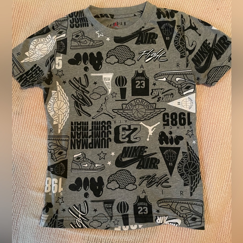JORDAN’S BOYS T SHIRT S P CH (8-10).